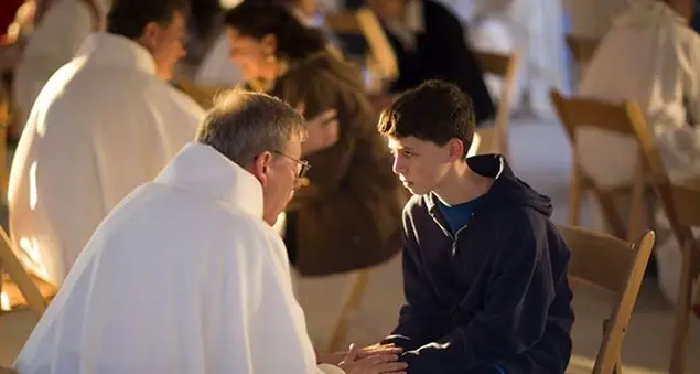 Che differenza c’è fra confessione e direzione spirituale?