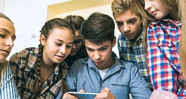 \"Tredici\" ha spopolato tra gli adolescenti, ma non è troppo adulta?