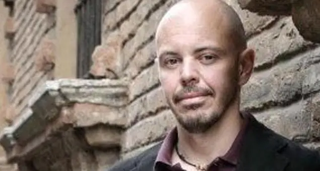 Perde il portafoglio e glielo riporta una coppia nordafricana