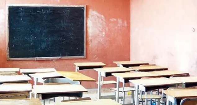 «Mi sono seduto al banco di mia figlia, ho visto una scuola deprimente»