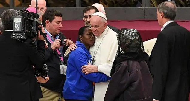 Mimmo Muolo: non solo parole, l’enciclica dei gesti di Papa Francesco