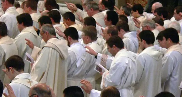 La differenza tra celibato e voto di castità per i preti