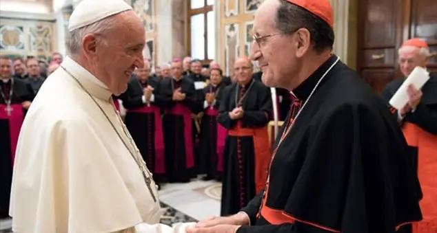 Il Papa: «No ai preti da salotto e ambiziosi, lasciatevi plasmare da Dio»