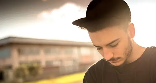 «Nostro figlio: un passato di canne, alcol e guai alle spalle, una vita che non riparte»