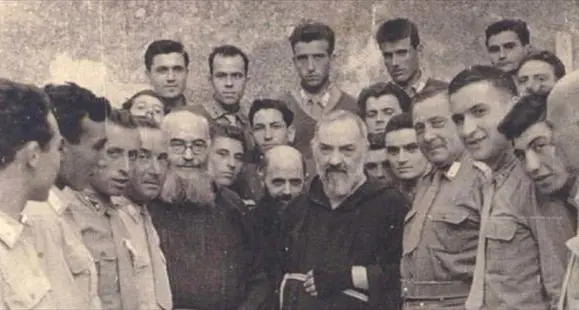 Padre Pio e i piloti alleati: «Non riuscimmo a bombardare, ci fermò lui»