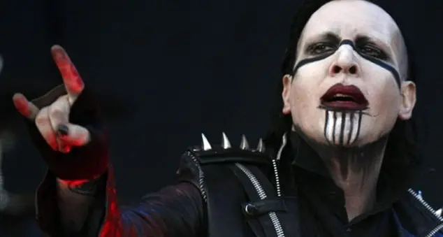 Marilyn Manson da Bonolis, gli esorcisti: «Non pubblicizzate i testimonial del Maligno»