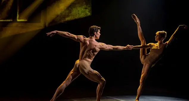 Roberto Bolle: «Danzate con me il primo gennaio?»