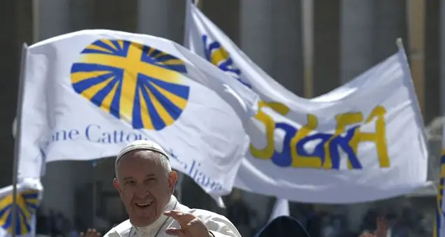 Il Papa all'Acr: «Siate buoni fotografi delle periferie»
