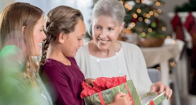 Cara nonna, il vero regalo è non regalare lo smartphone