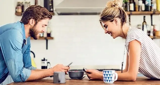 I Sempre Connessi: «Social e app: la vita è on line»