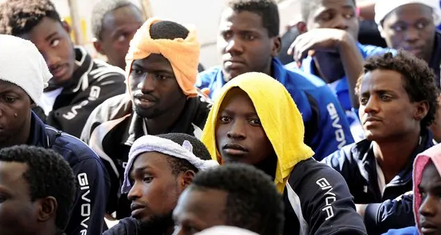 Immigrazione, italiani tra preoccupazione e accoglienza