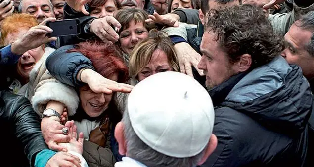 Il Papa e l’incontro con la gente che fa vincere la fatica