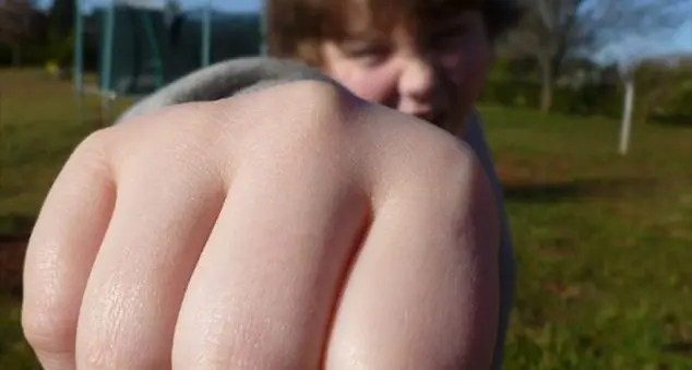 «Agli adolescenti violenti bisogna rispondere con la stessa moneta»