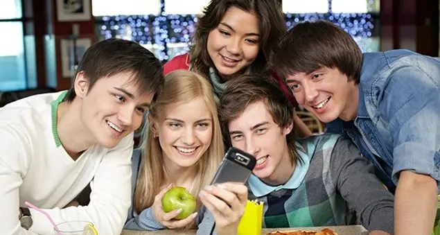 «Videogiochi, svaghi e serate fuori: che spendaccioni gli adolescenti!»