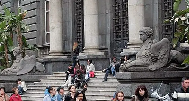 «Ci vogliono compassione e solidarietà per la famiglia della ragazza morta suicida»