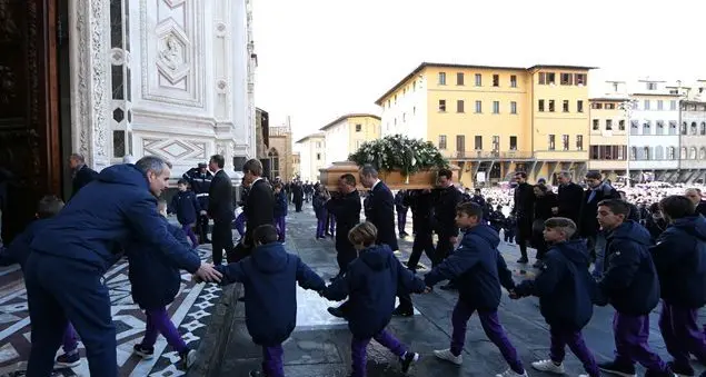 L'arcivescovo di Firenze: «Essere grati a Davide Astori significa essergli eredi. Siamo le nostre relazioni»