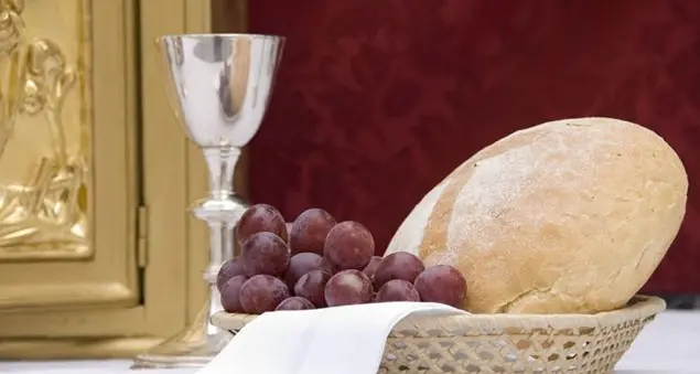 Possiamo sostituire pane e vino per la messa?