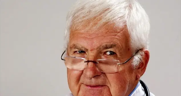 «Quei medici col cellulare spento che abbandonano il paziente»