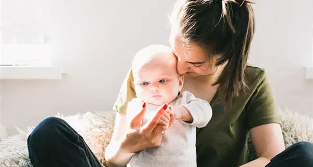 «Gravidanza inattesa, mi dicevano \"Dovevi firmare il contratto prima!\" Invece...»