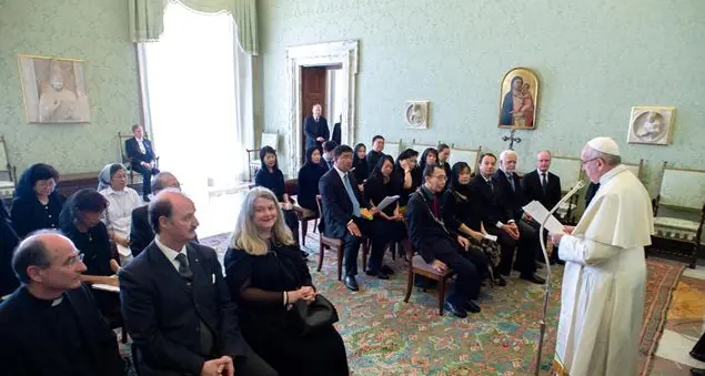 Il Papa ai medici cattolici: «Su fine vita e aborto non riducetevi a esecutori»