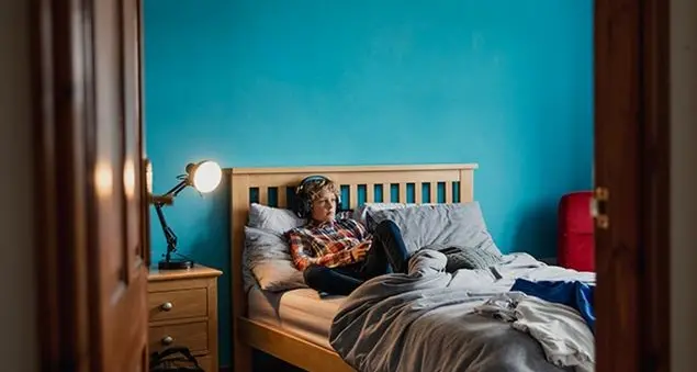 «I nostri figli non ci parlano e se usiamo il loro gergo \"sclerano\"»