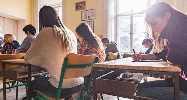 Prof assente! E la scuola precipita nel caos...