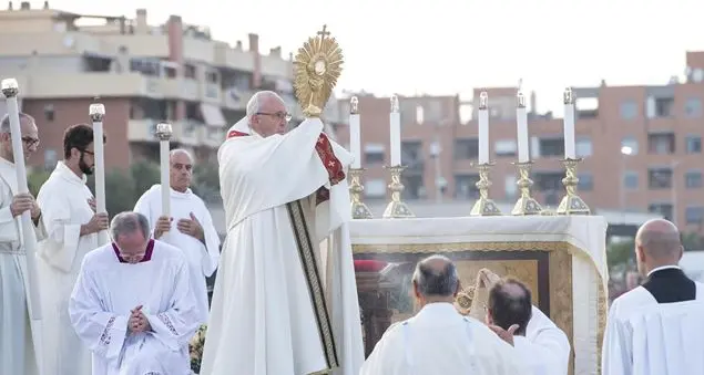 Processione del Corpus Domini, i cittadini si riprendono la città