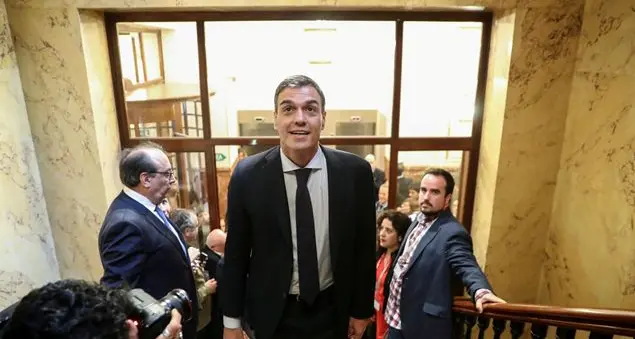 La Spagna volta pagina, Pedro Sánchez è il nuovo premier