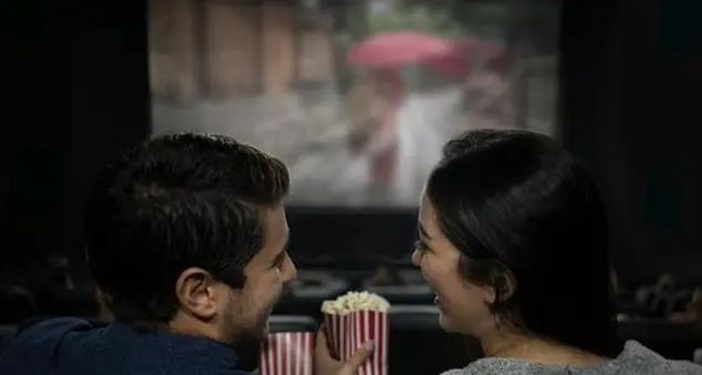 Chiudono le sale, ma gli italiani vanno ancora al cinema