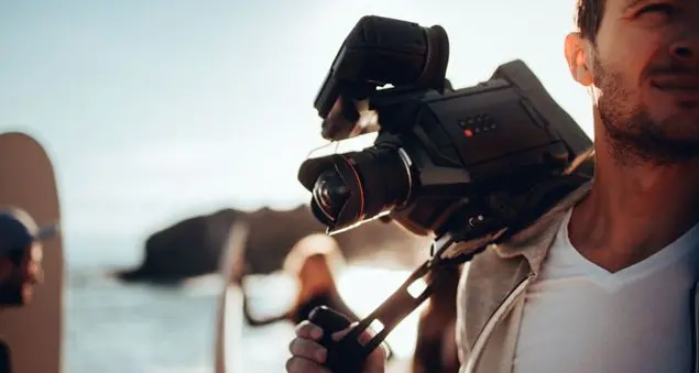 Giovani, armatevi di videocamera e raccontate il bene