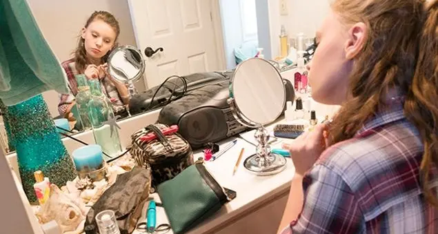 Quel caos nella cameretta delle ragazze: il disordine è interiore