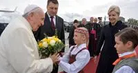 Il Papa a Riga: «L'Europa divisa genera sofferenza»
