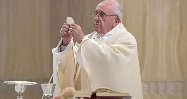 Il Papa su McCarrick: «Nuove indagini. Inaccettabile ogni forma di clericalismo di fronte agli abusi»