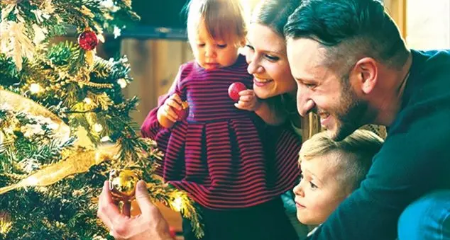 L'albero, il Presepe, la Messa: Natale per ritrovare la famiglia