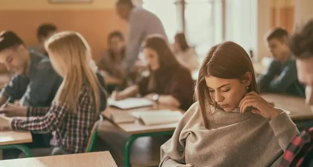 Due proposte di legge contro il cellulare in classe: ma il ministro non è d'accordo