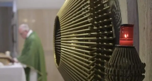 «La Chiesa cresce nel silenzio, non dà spettacolo, non è mondana»