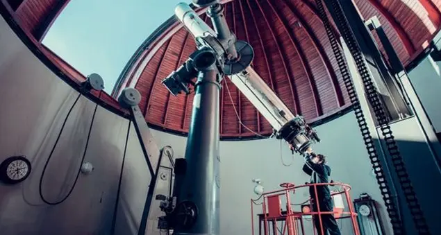 L'astronomo del Papa: «Scrutare il cielo è come spiare Dio»