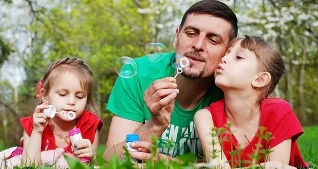 Che papà sei: sportivo, vecchio stile o \"papà-mammo\"?