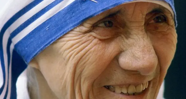 Madre Teresa di Calcutta, “l’estremista della carità” che patì il silenzio di Dio