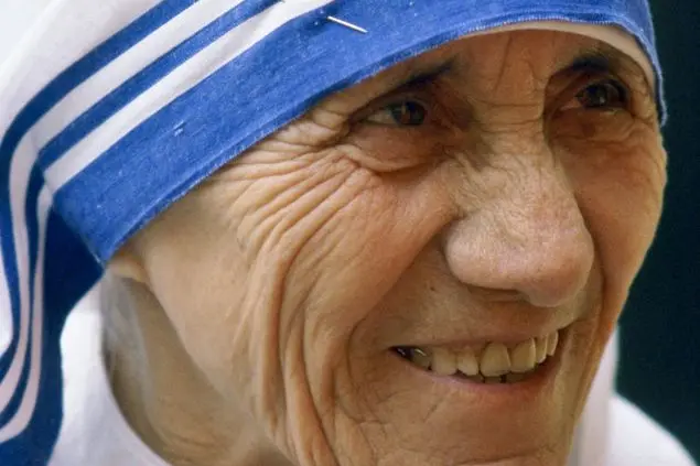 Un ritratto di Madre Teresa di Calcutta, al secolo Anjez\\u00EB Gonxhe Bojaxhiu (Skopje, 1910 \\u2013 Calcutta, 1997), religiosa e fondatrice delle Missionarie della Carit\\u00E0. Beatificata da Giovanni Paolo II il 19 ottobre 2003, \\u00E8 stata canonizzata da papa Francesco il 4 settembre 2016