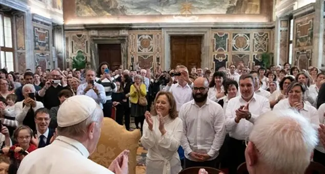 Papa Francesco: «Il frastuono mondano ruba la vita, la musica porta a Dio»