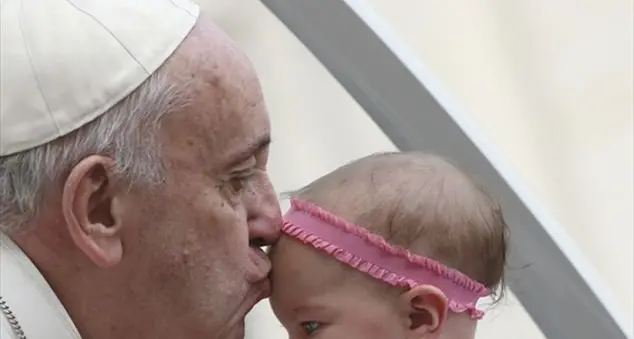 «Santo Padre, cosa direbbe Lei, da nonno, a giovani?»