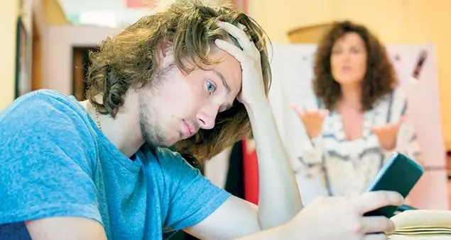 L'interrogazione, la partita, la fidanzata: per mio figlio, sempre \"colpa loro\"!