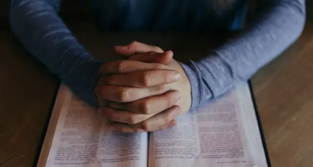 «Politici, non sventolate la Bibbia per i voti»