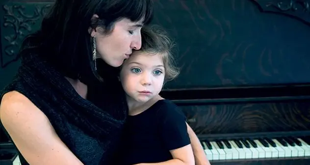 In vacanza per nasconderle la morte di papà