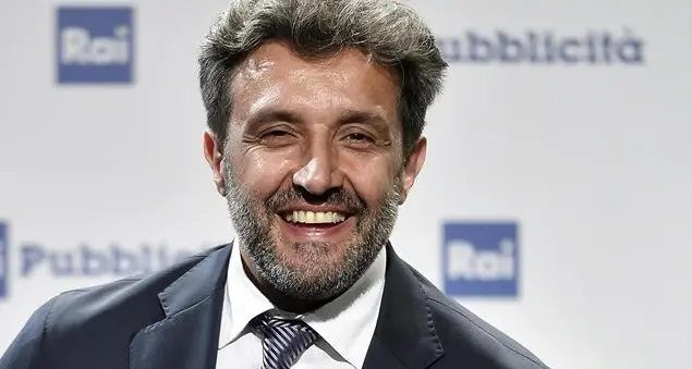 Flavio Insinna con i nuovi piccoli Prodigi per l'Unicef