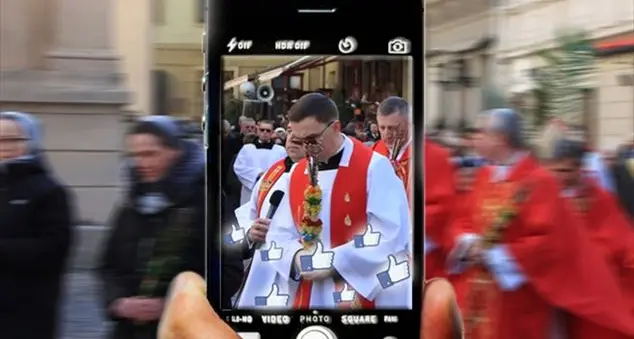 «Filmati a Messa o in processione su Facebook: ma non viola la privacy?»