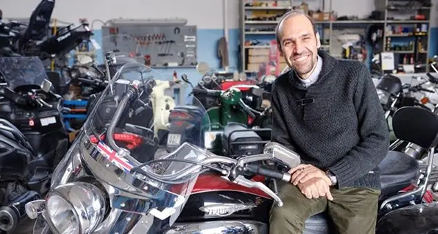 Don Filippo Cappelli: «Io, prete di strada, sulle due ruote per Gesù»