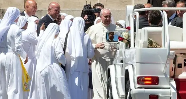 Come religiosi dobbiamo tormentarci: non come \"eroi\", ma stando accanto agli altri