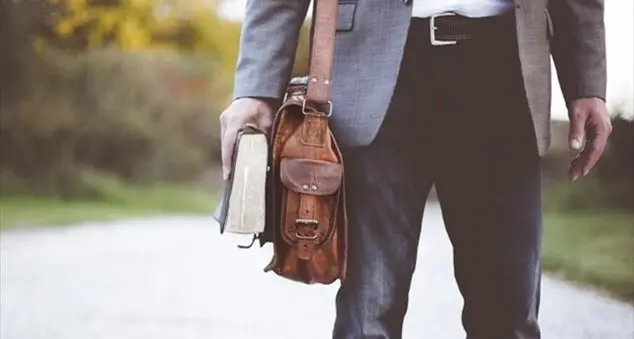 La guerra tra maestri diplomati e maestri laureati